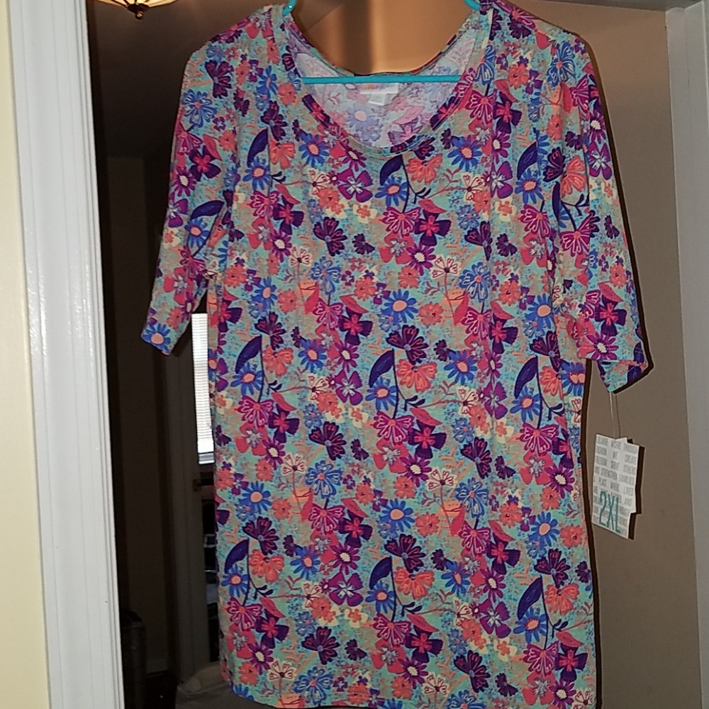 Brand new 2XL Lularoe Gigi top